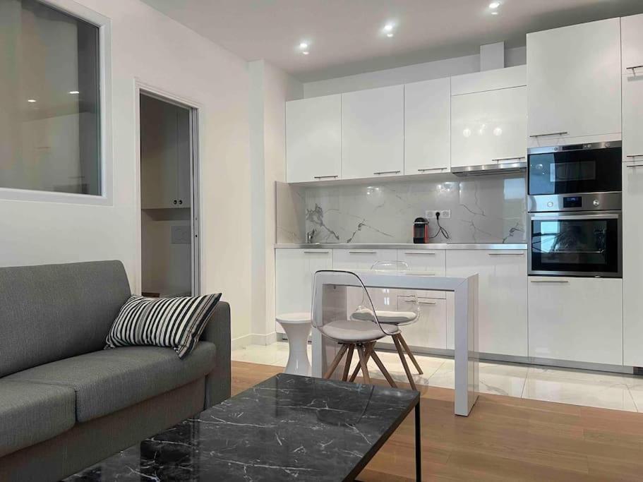 Luxury Appartment, Champs Elysees, Neuf ! Париж Екстериор снимка