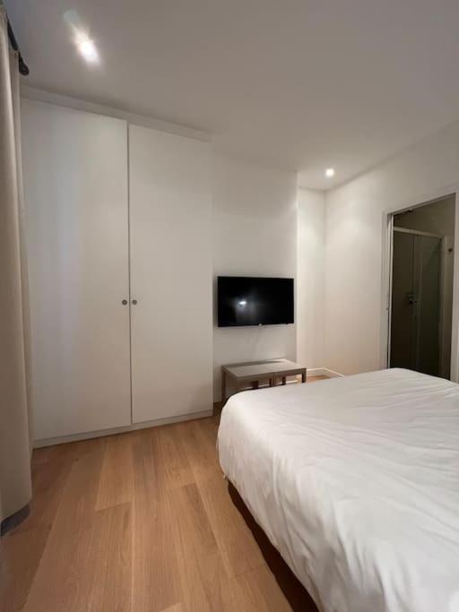 Luxury Appartment, Champs Elysees, Neuf ! Париж Екстериор снимка