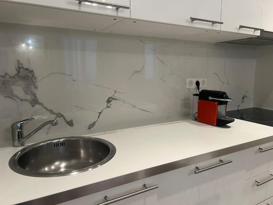 Luxury Appartment, Champs Elysees, Neuf ! Париж Екстериор снимка