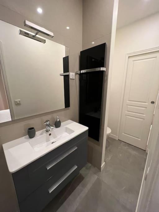 Luxury Appartment, Champs Elysees, Neuf ! Париж Екстериор снимка