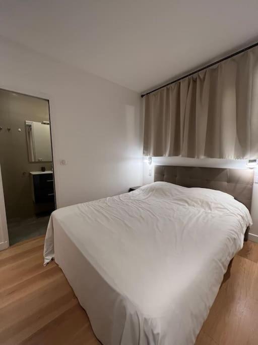 Luxury Appartment, Champs Elysees, Neuf ! Париж Екстериор снимка