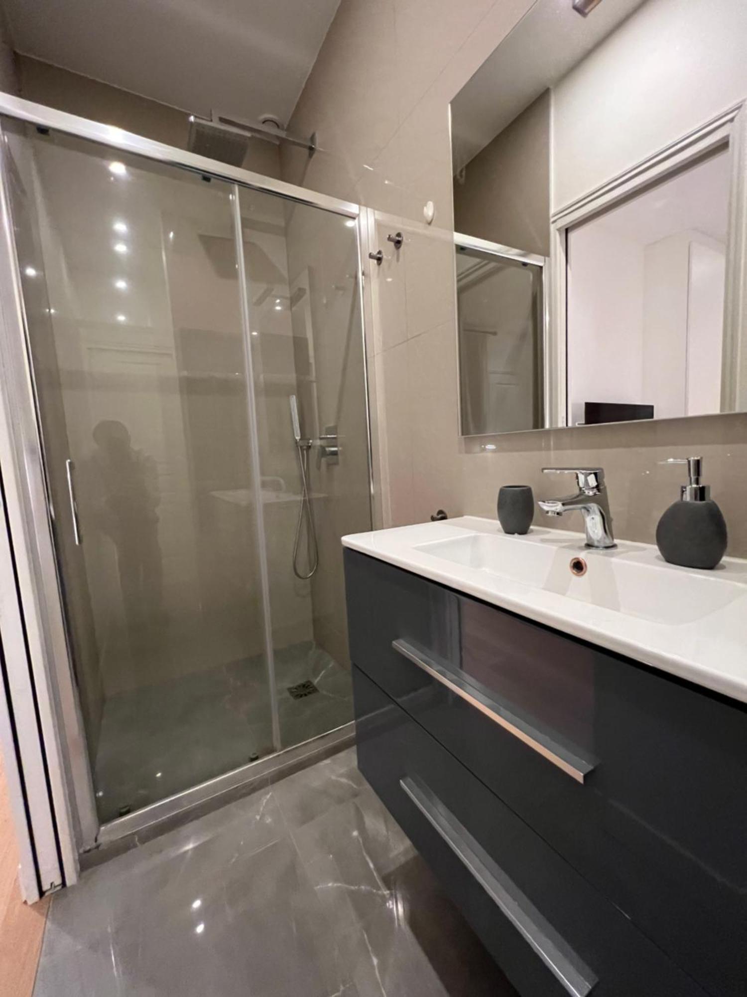 Luxury Appartment, Champs Elysees, Neuf ! Париж Екстериор снимка
